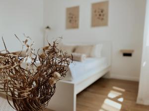 Dawn & Dusk - Modern Two Bedroom Apartment with Mountain Views