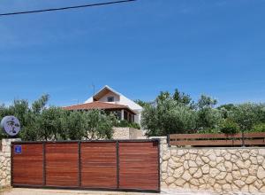 Holiday House DA & DO 
