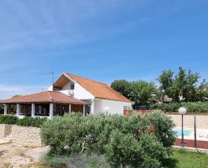 Holiday House DA & DO