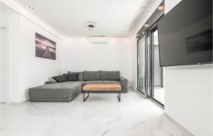 Lovely Home In Labin With Wifi 