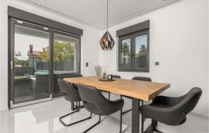 Lovely Home In Labin With Wifi 