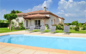 Maisons de vacances Awesome Home In Saint-georges With Outdoor Swimming Pool, Wifi And 3 Bedrooms : photos des chambres