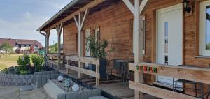 Peenehof Köppen - Ferienwohnungen & Schlaffässer