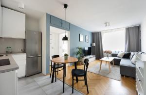 Nowogrodzka Grey Apartment by BookingHost