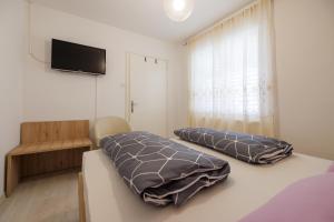 Apartments Lovorik