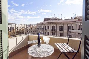 Three-Bedroom Apartment with Balcony- Carrer d'Ali Bei  room in You Stylish El Borne Apartments