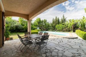 Villas Villa provencale avec piscine et jardin au calme : photos des chambres