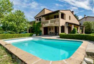 Villas Villa provencale avec piscine et jardin au calme : photos des chambres