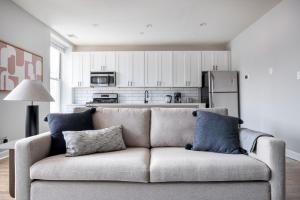 Lakeview 2br w wd nr Wrigley Field lake CHI-944