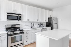Lakeview 2br w wd nr Wrigley Field lake CHI-944