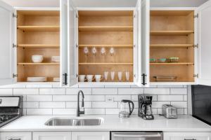 Lakeview 2br w wd nr Wrigley Field lake CHI-944