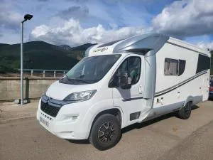 autocaravana para 6 plazas posibilidad de moverse o dormir - Montcada i Reixac