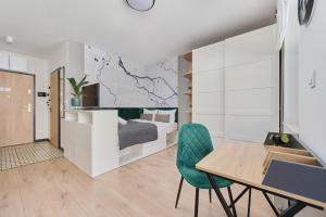 Cozy Studio Wroclaw Nadodrze for 3 Guests with Balcony by Renters