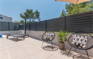 Cozy Home In Srima With Wifi