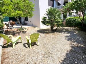 Appartements Appartement Six-Fours-les-Plages, 2 pieces, 4 personnes - FR-1-316-174 : photos des chambres