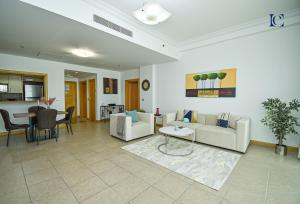 Luxury Escapes - Palm Jumeirahs Spectacular Ocean-View Apartment - NABAT