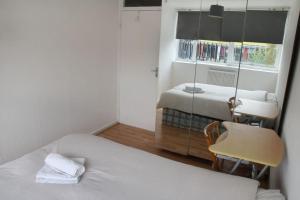 Elephant & Castle - Zone 2 - PRIVATE ROOMS - SHARED BATHROOM