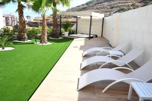 The Royal Garden by LUCIA DE SU