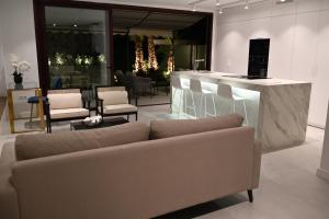 The Royal Garden by LUCIA DE SU