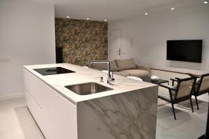 The Royal Garden by LUCIA DE SU