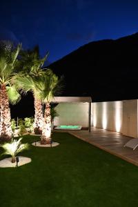 The Royal Garden by LUCIA DE SU