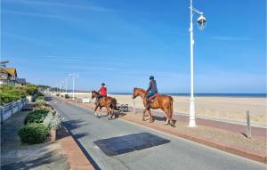 Maisons de vacances Awesome Home In Benerville-sur-mer With Wifi And 4 Bedrooms : photos des chambres