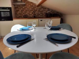 Appartements Les Rives Bleues - atypique et climatise - 2 salles d'eau - Wifi : photos des chambres