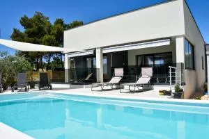 Villa Sportiva Zadar with Private heated pool - 帕格