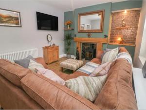 Sunshine Cottage Tideswell, Games room included.