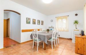 2 Bedroom Gorgeous Home In Svetvincenat