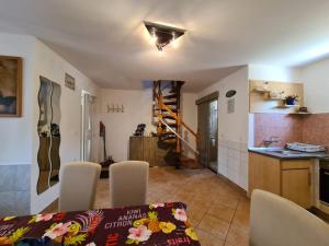 Apartments Tuka near the beach