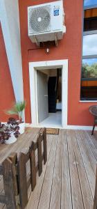 Lovely duplex apartment with patio, 100m from the beach!