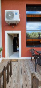 Lovely duplex apartment with patio, 100m from the beach!