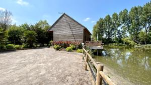 Chalets Chalet avec terrasse sur pilotis vue sur l'etang : photos des chambres