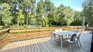 Chalets Chalet avec terrasse sur pilotis vue sur l'etang : photos des chambres