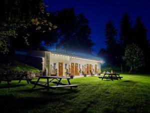 Pokoje w parku i folwarku przy Pałacu Ławica