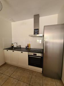 Gîte Le Puy Martineau piscine privée intérieure chauffée terrain arboré à 10 min du Puy du Fo