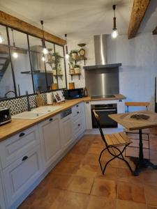 Maisons de vacances L Estello, Village house in Provence : photos des chambres