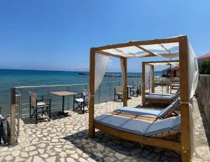 Amaltheia Beachfront Villas - Makris Gialos