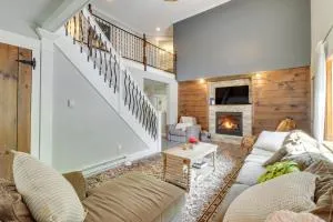 Private Hot Tub and Fire Pit Pocono Lake House! - Wagners Forest Park