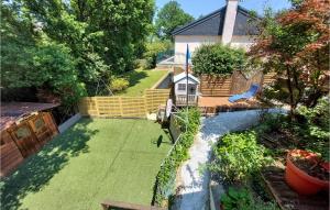 Maisons de vacances Gorgeous Home In Francheville With Wifi : photos des chambres