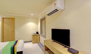 Treebo ASL Prime, Near Ballygunge Railway Station