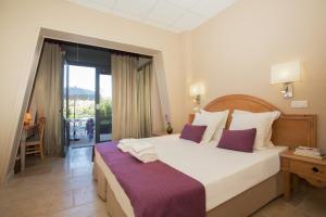 Hotels ULVF Hotel Castel Luberon : Chambre Quadruple Standard