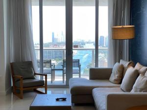 Ocean Breeze & City Style, Miami Beach Luxury Stay -A