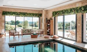 Maisons de vacances Sublime Villa avec piscine interieure chauffee : photos des chambres