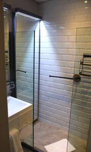 Well Appointed Apartment by ARPA Hospitalities