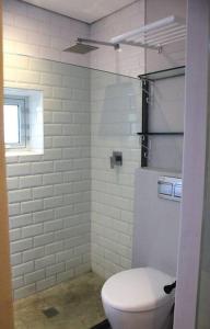 Well Appointed Apartment by ARPA Hospitalities