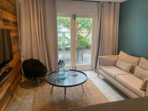 Well Appointed Apartment by ARPA Hospitalities