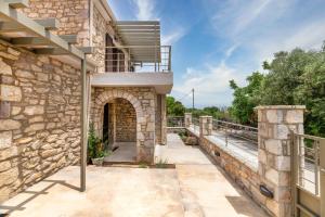 Eftichias Nomad stone house