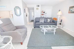 Colony Beach Club 126